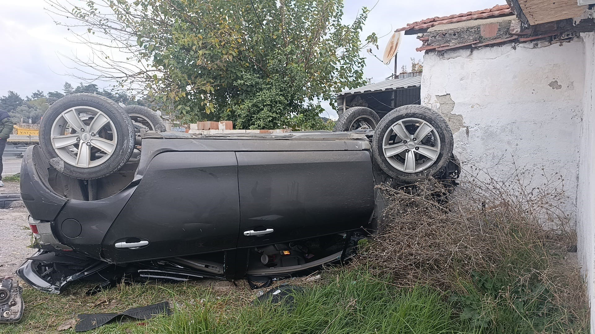 Aydın’da Kadın Sürücü Takla Attı (2)