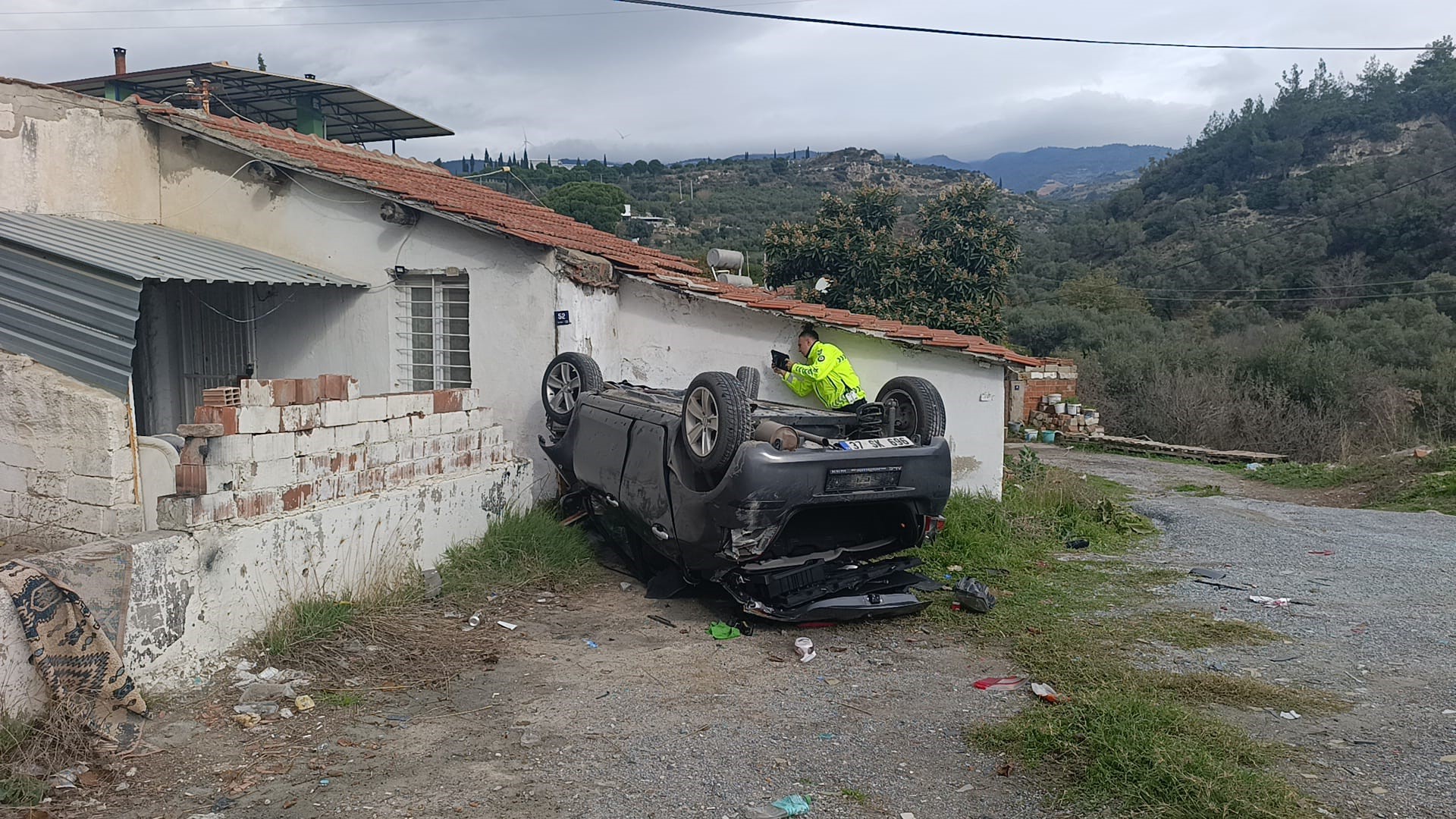Aydın’da Kadın Sürücü Takla Attı (7)