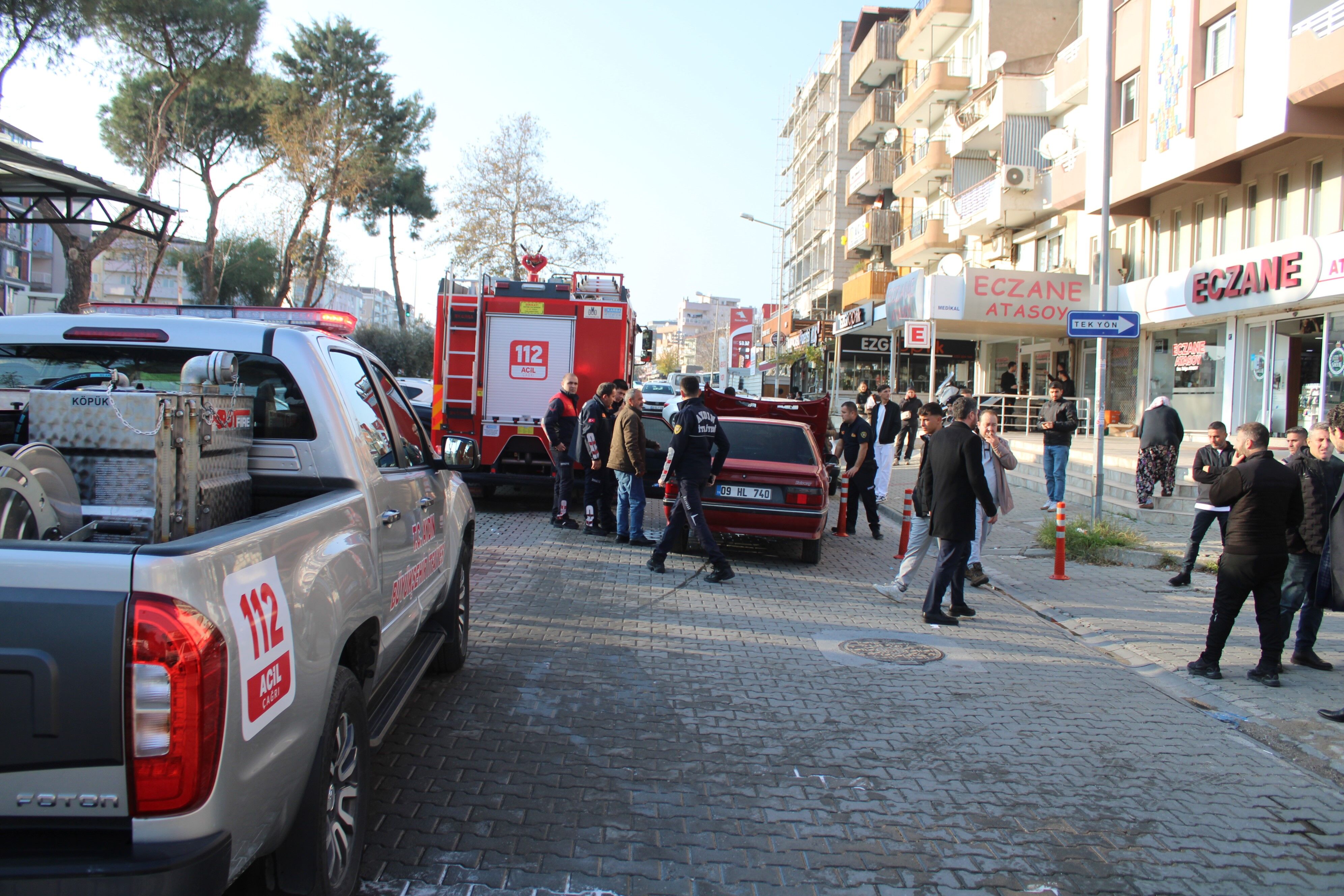 Aydın’da Otomobilden Dumanlar Yükseldi, Ekipler Son Anda Yetişti (3)