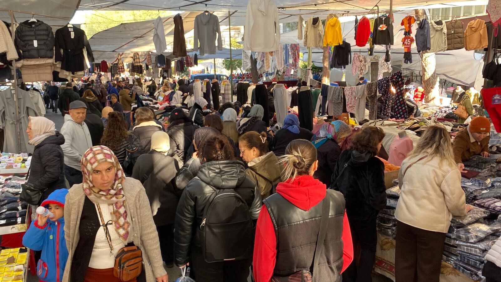 Aydın’da Semt Pazarında Yılbaşı Hareketliliği Başladı (2)