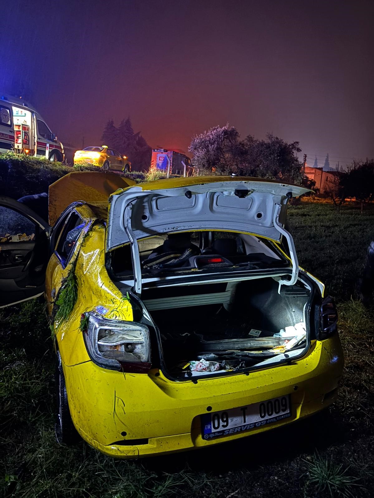 Aydın’da Ticari Taksi Tarlaya Yuvarlandı (1)
