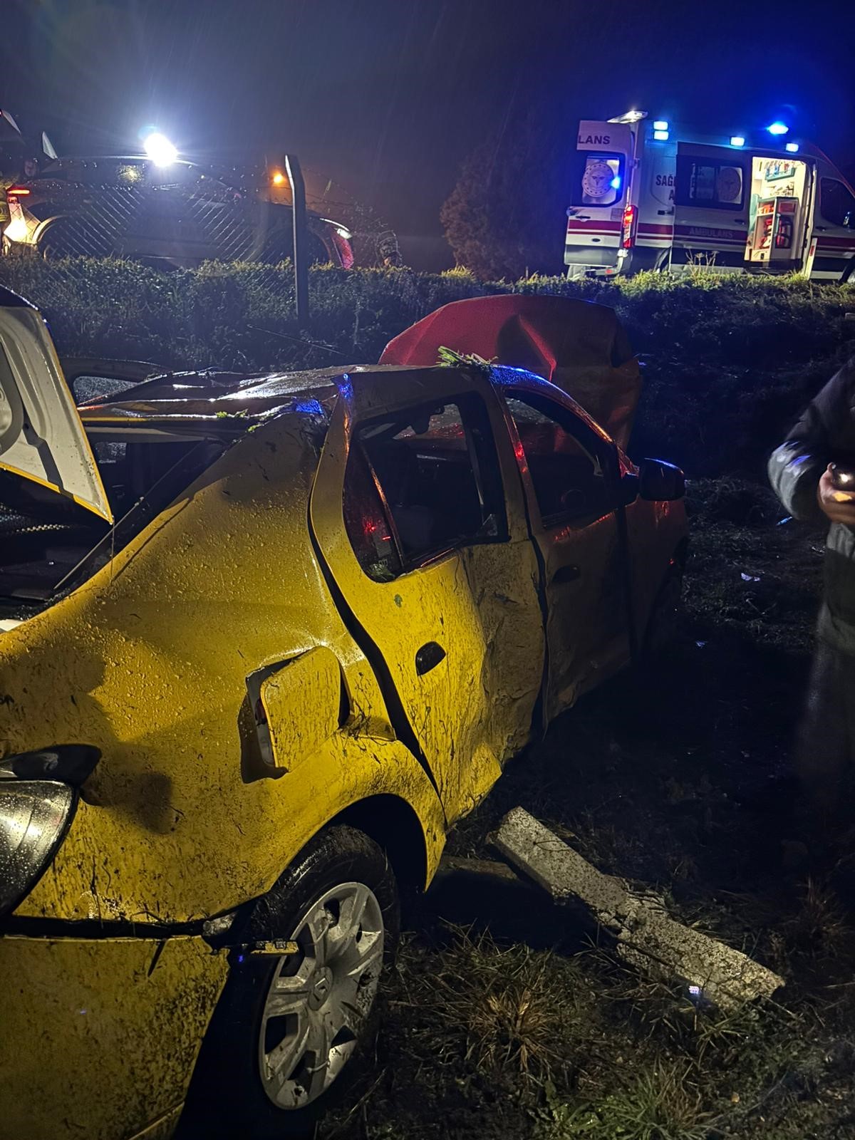 Aydın’da Ticari Taksi Tarlaya Yuvarlandı (3)