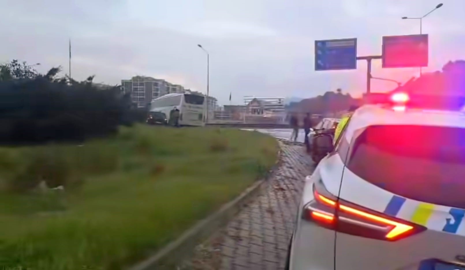 Aydın’da Yolcu Otobüsü Otomobile Çarptı (3)