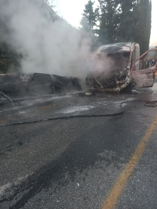 Aydın’ın Köşk Ilçesinde Iki Aracın Çarpışması Sonucu Meydana Gelen Kazada 2 Kişi Yaralanırken, Çıkan Yangında Ise Araçlar Küle Döndü (5)
