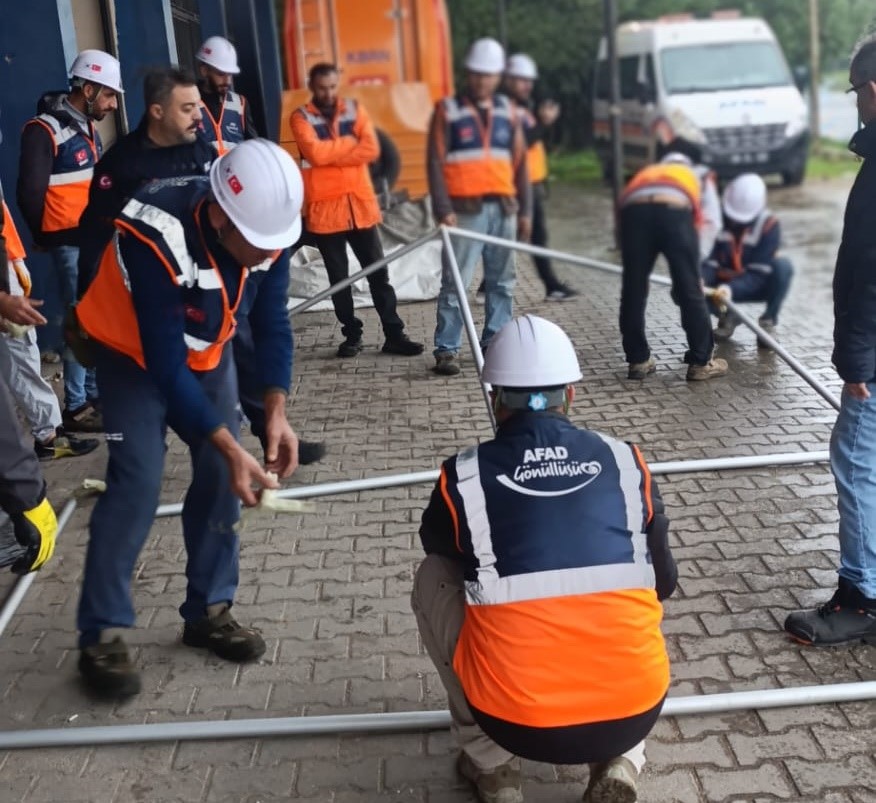 Aydınlı Inşatçılar Mesleklerini Can Kurtarmaya Adadı (1)