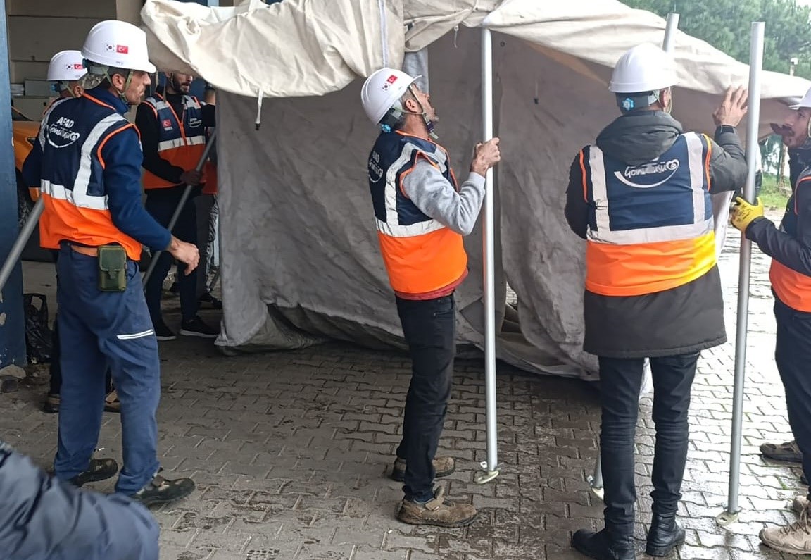 Aydınlı Inşatçılar Mesleklerini Can Kurtarmaya Adadı (2)