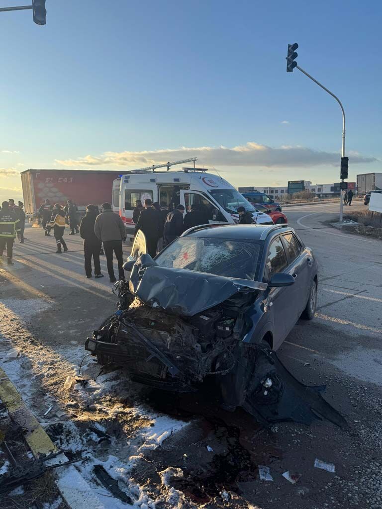 Çok Sayıda Ambulans Sevk Edildi, Yaralılar Var (2)