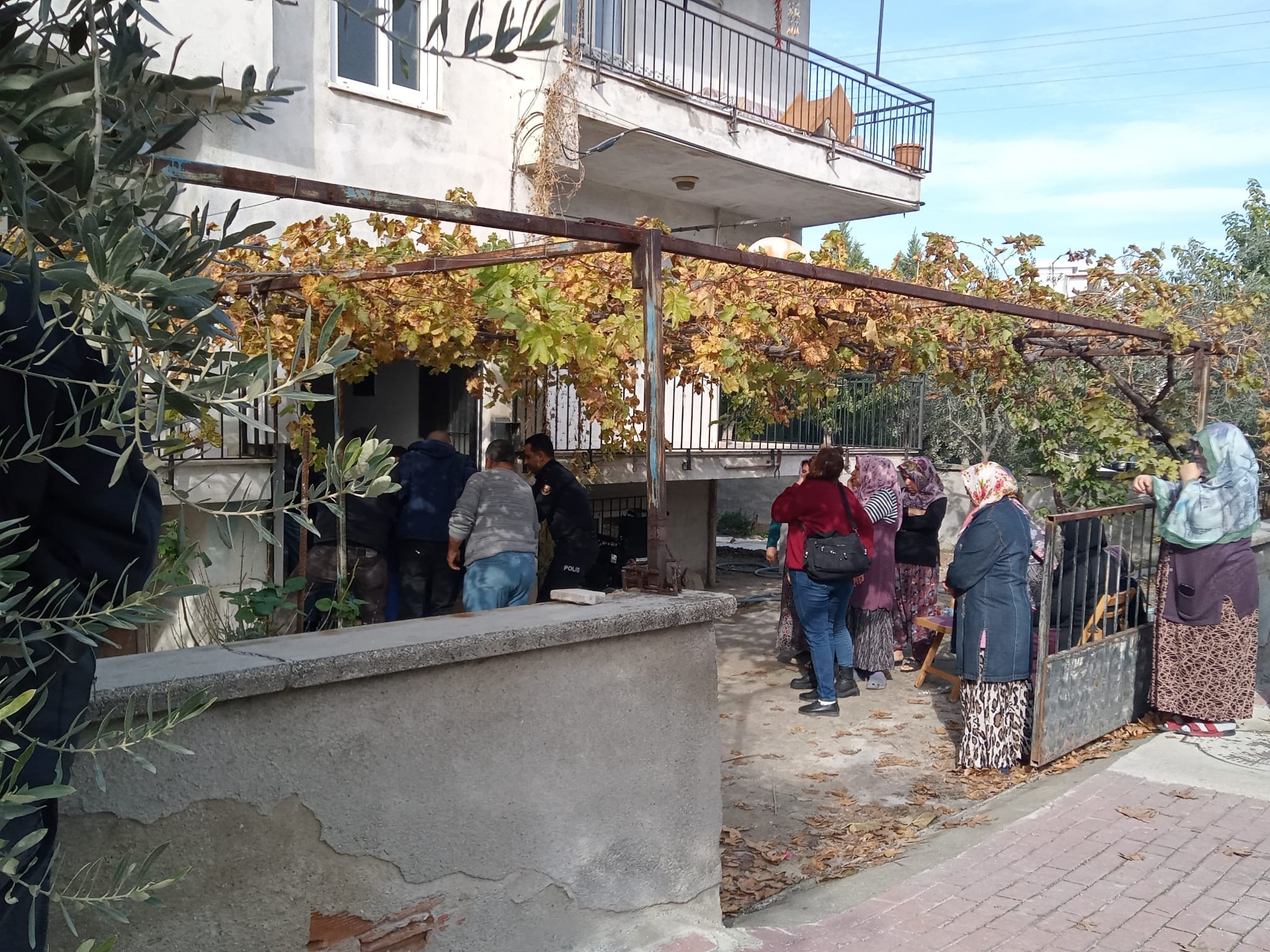Engelli Şahıs Boğazı Kesilmiş Halde Evinde Ölü Bulundu (3)