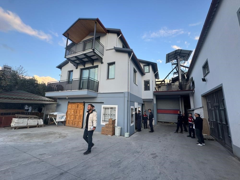 Genç Kızın Hayatını Kaybettiği Evde Tespit Edildi, Ekipler Maskeyle Girdi (3)