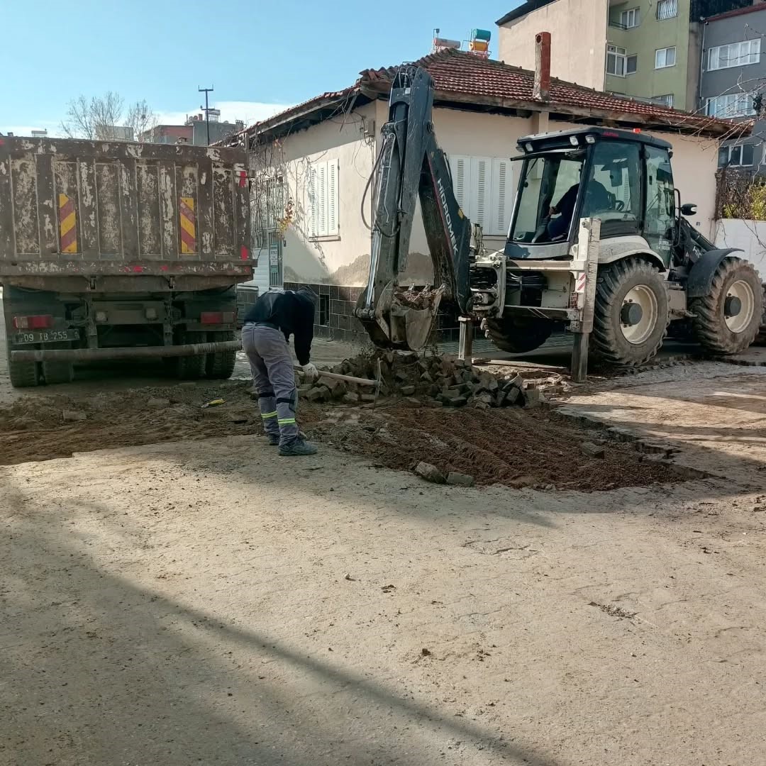Germencik'te Bozulan Zeminler Onarıldı (4)