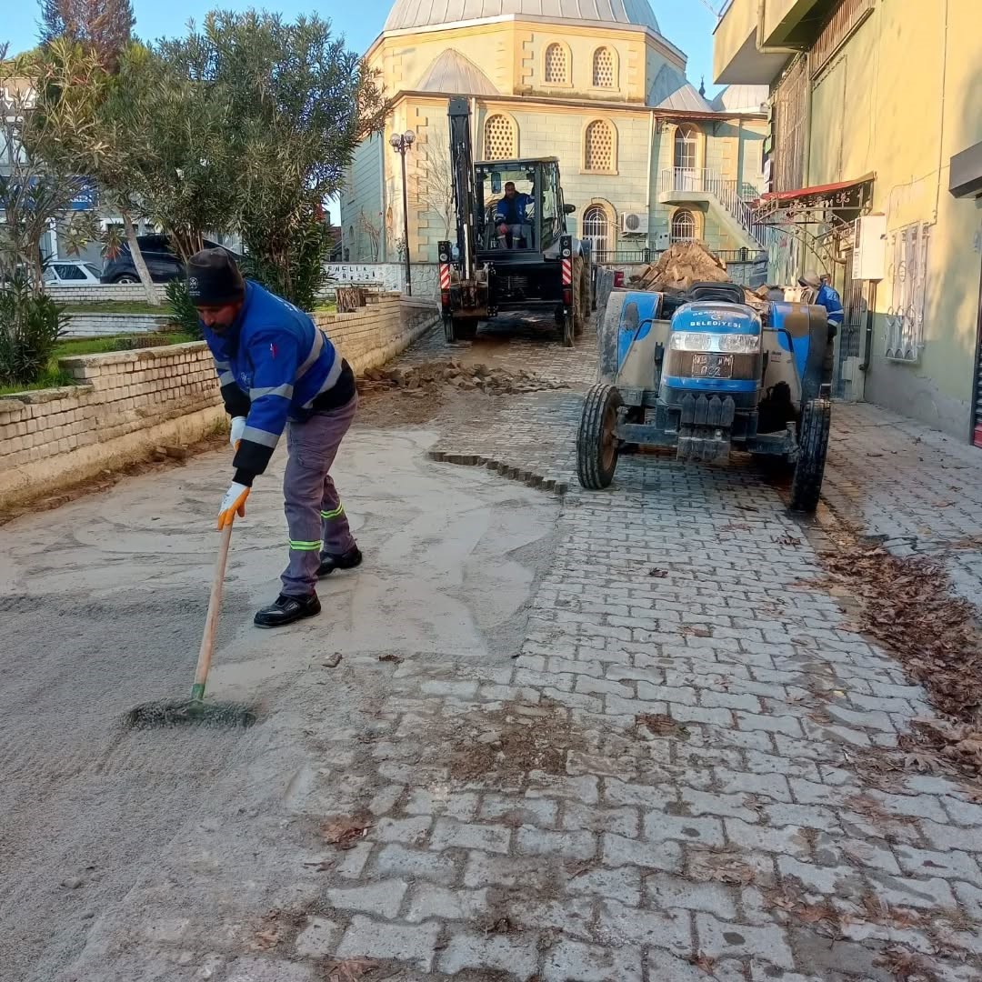Germencik'te Bozulan Zeminler Onarıldı (5)