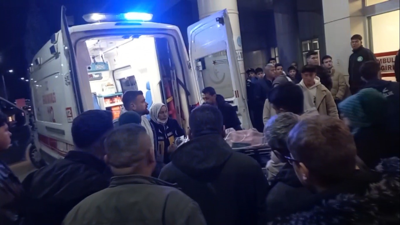 Hastanede Adım Atacak Yer Kalmadı, Aileler Akın Etti (2)