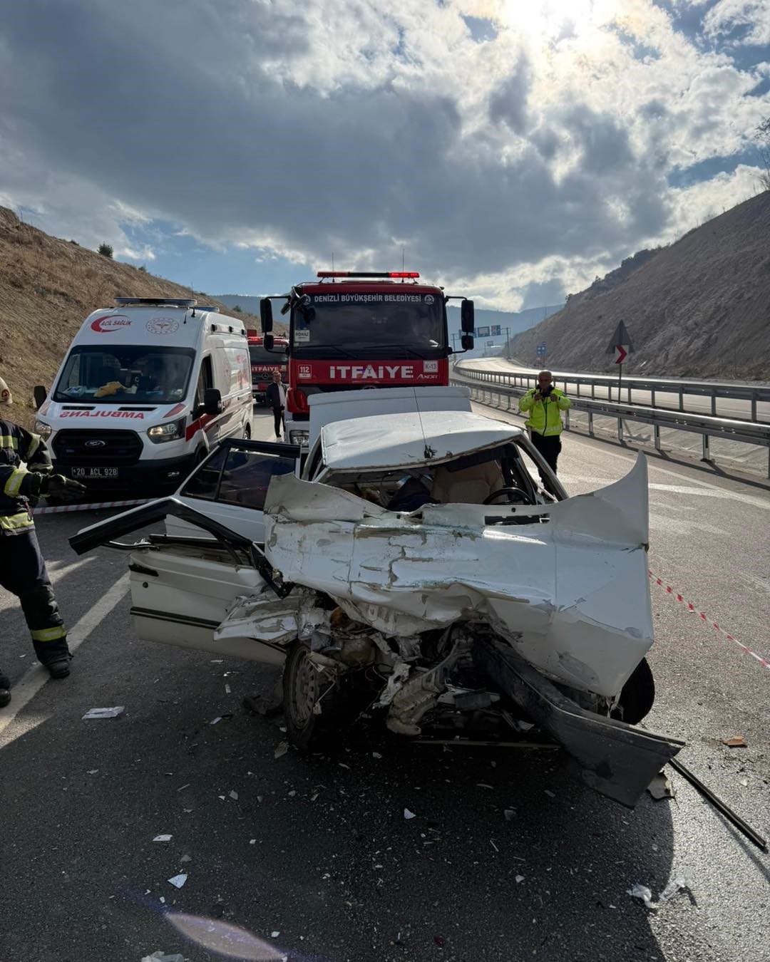 Hurdaya Dönen Otomobilde Can Verdi, Kocası Ağır Yaralı (2)