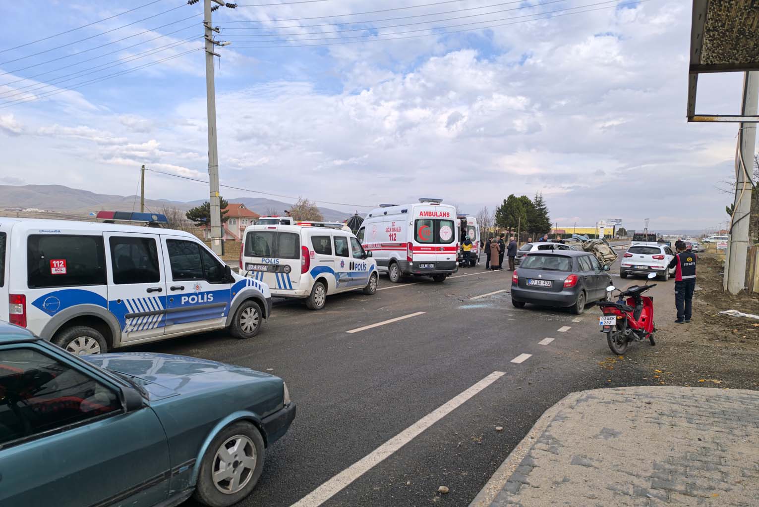 İki Otomobil Çarpıştı, Yaralılar Var (3)