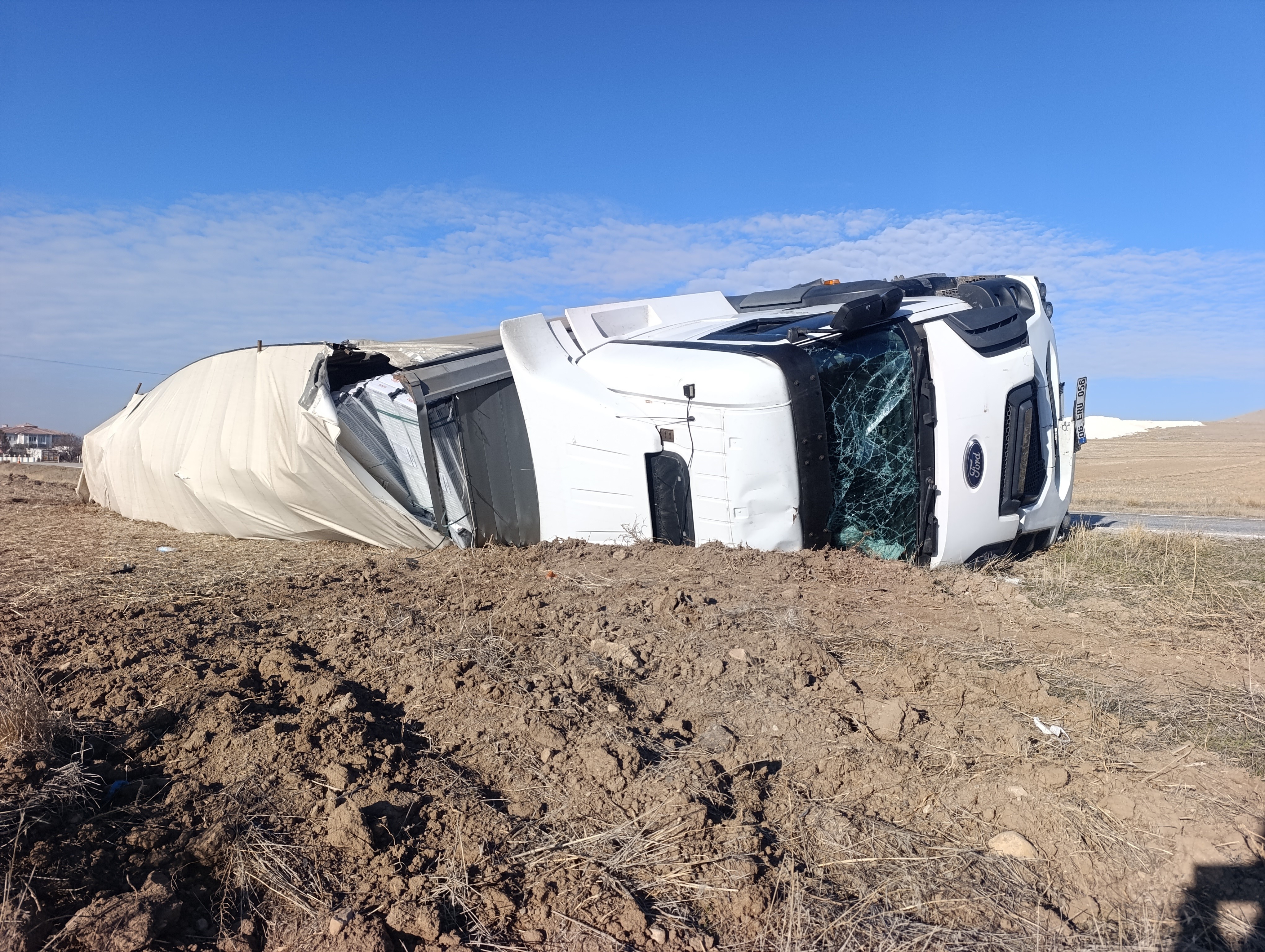Kalorifer Peteği Yüklü Tır Devrildi (3)