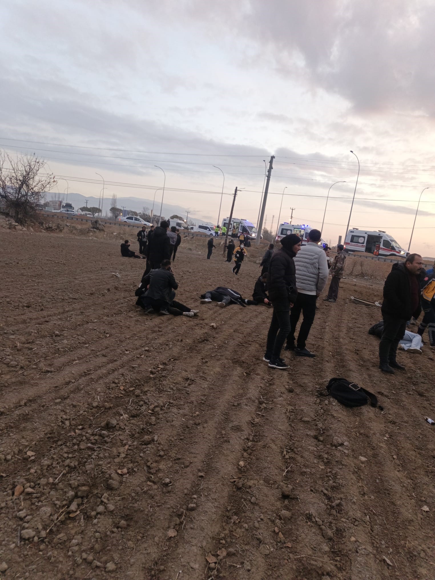 Kamyonet Ile Midibüs Çarpıştı, 17 Yaralı (2)