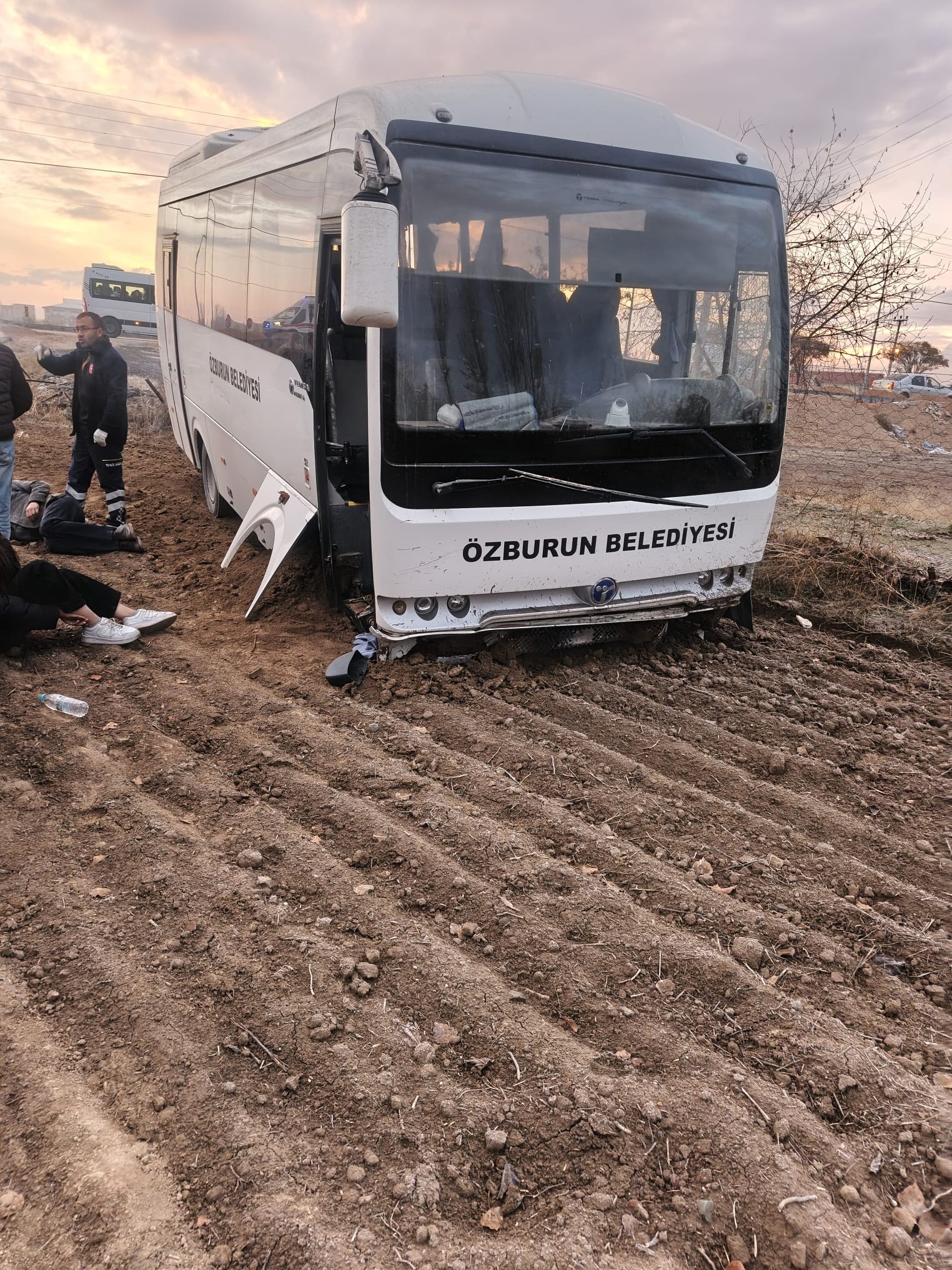 Kamyonet Ile Midibüs Çarpıştı, 17 Yaralı (3)