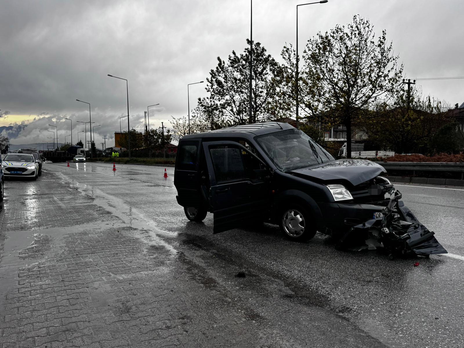 Kamyonun Çarptığı Otomobilde 1 Kişi Hayatını Kaybetti, 2 Kişi Yaralı (7)