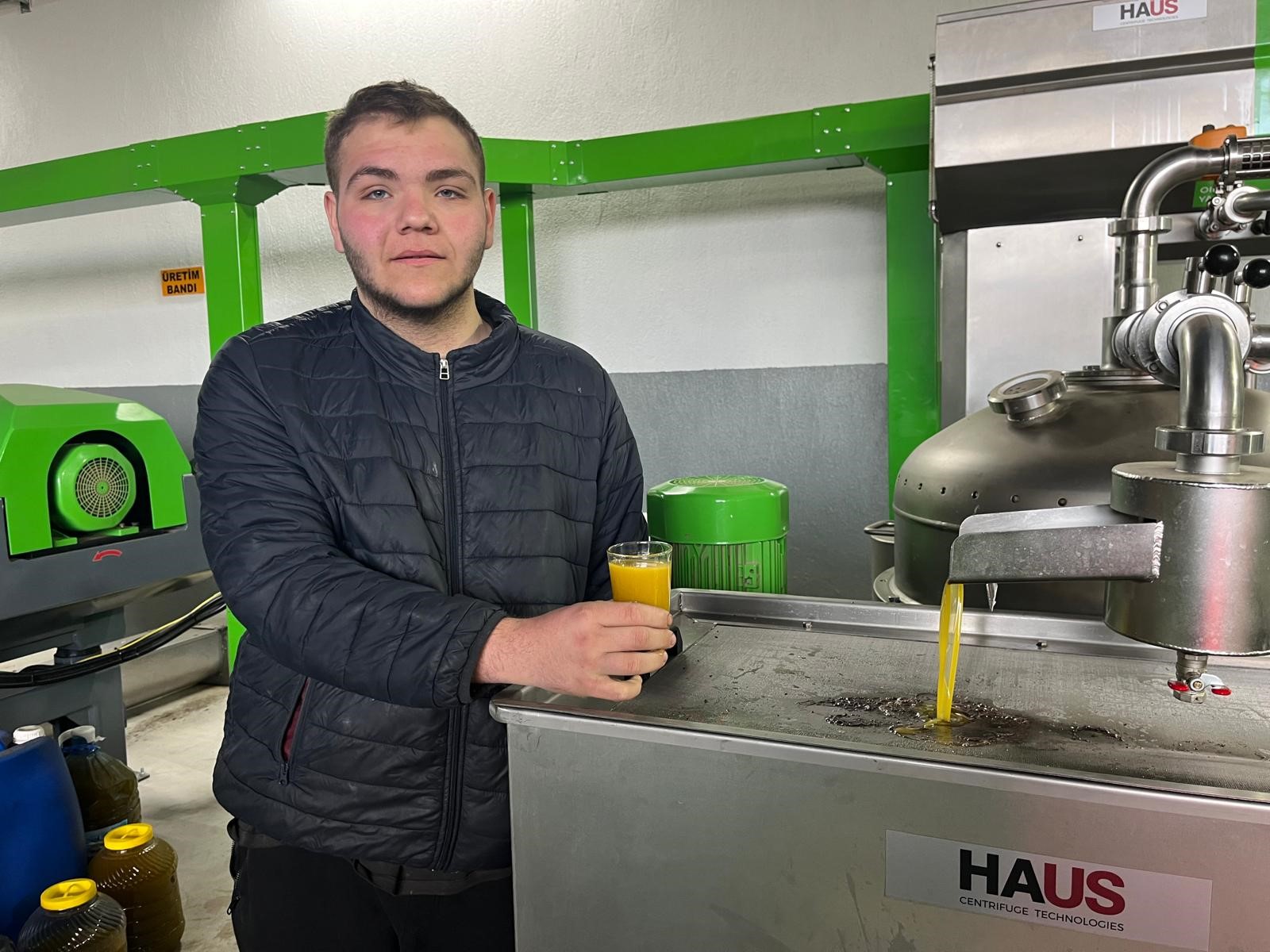 Kara Meyve Altın Sıvıya Dönüşüyor (4)