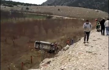 Karşı Şeride Geçen Otomobil Şarampole Yuvarlandı (2)