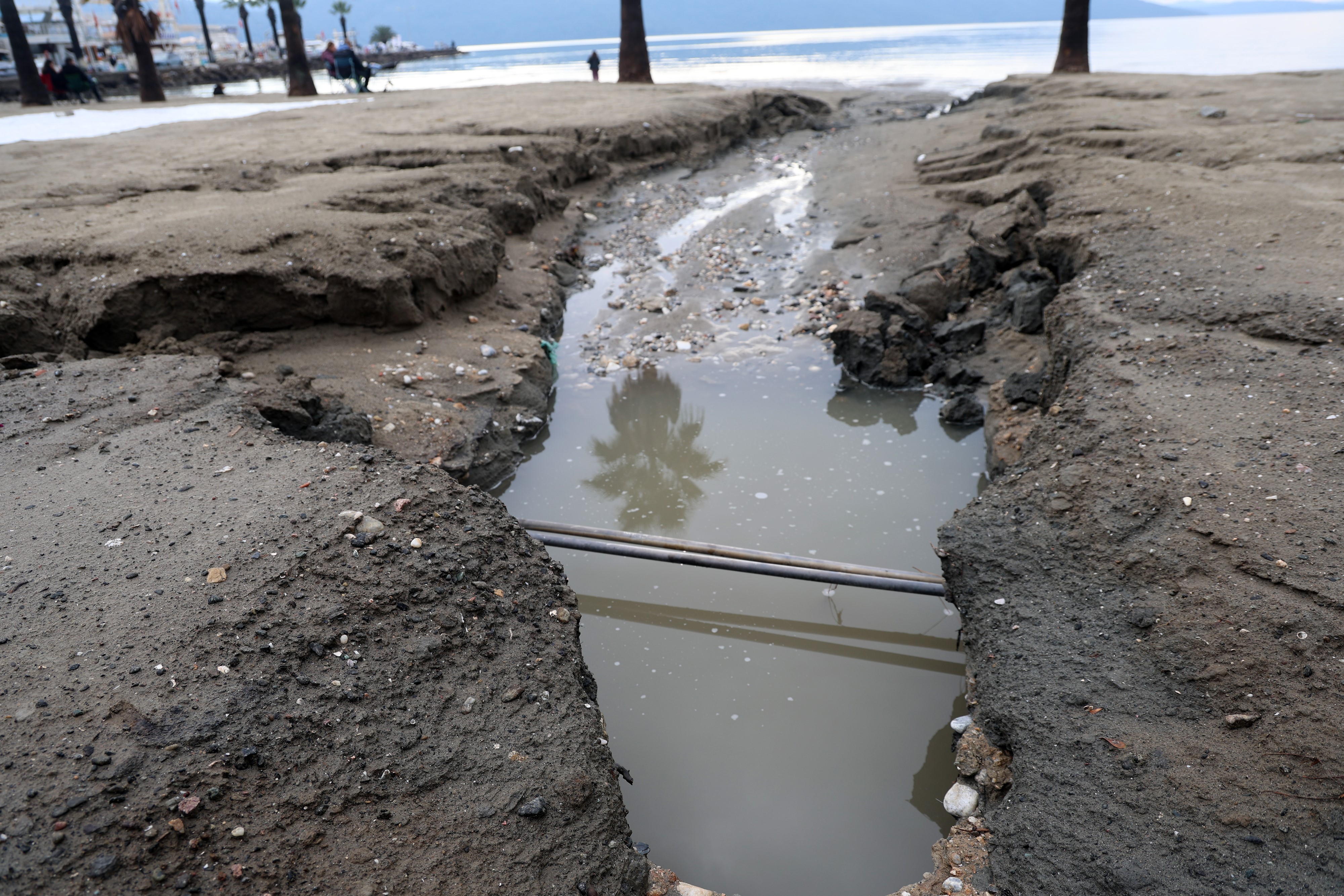 Korkutan Olay.. Deniz Suyu Çekildi (3)