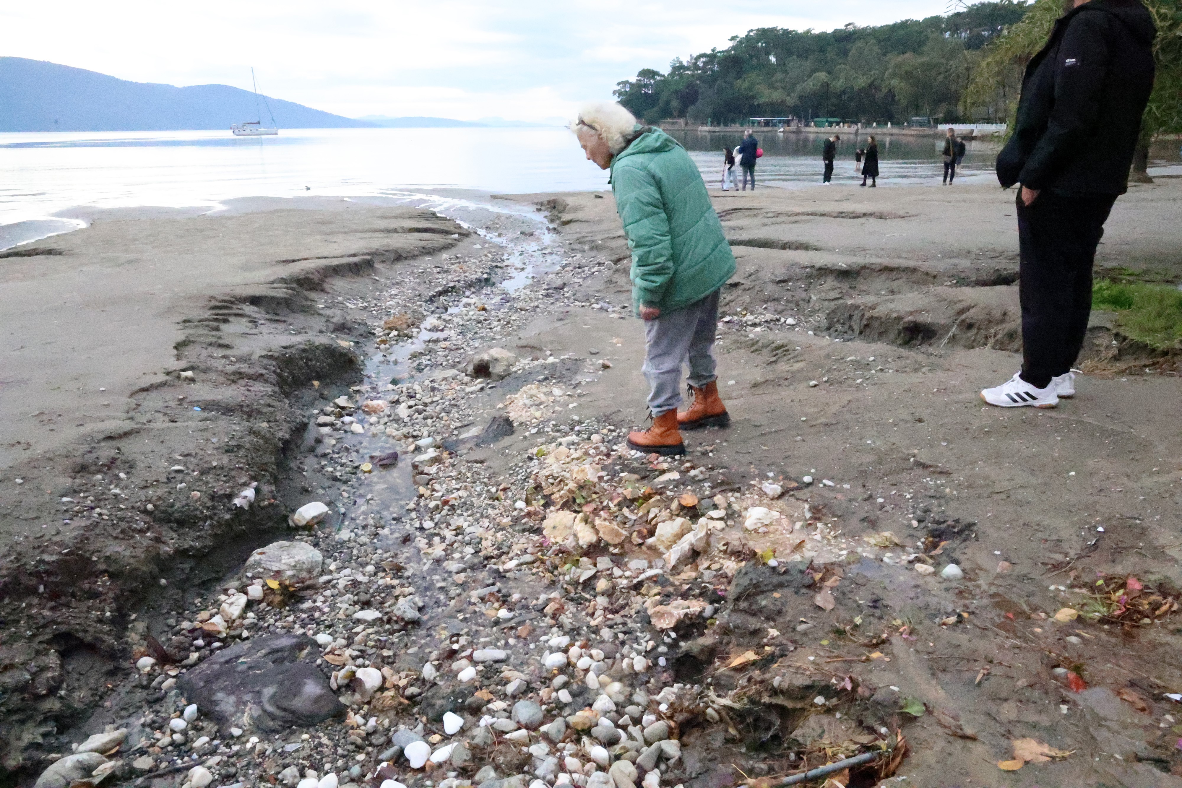 Korkutan Olay.. Deniz Suyu Çekildi (7)