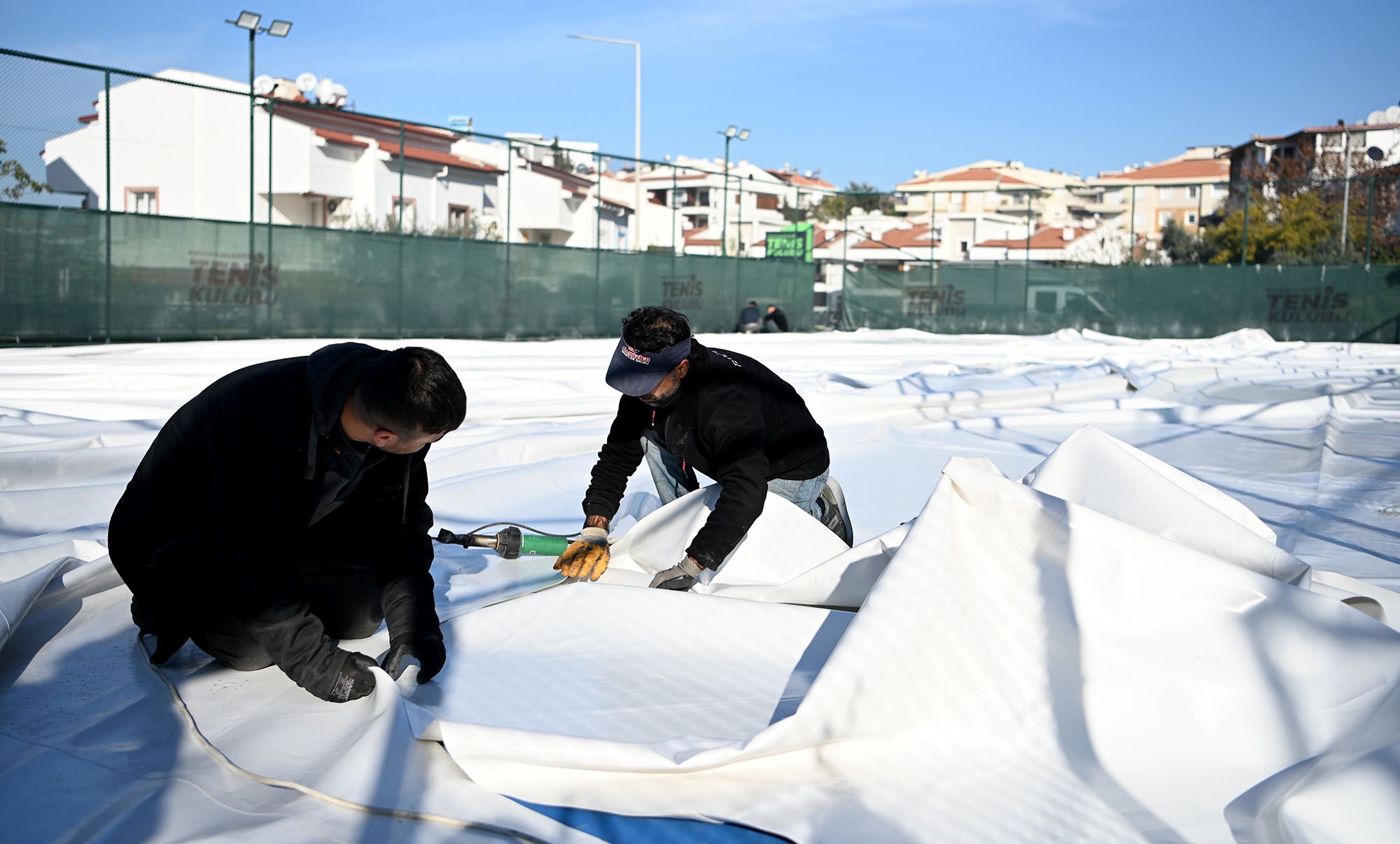Kuşadası Tenis Kulübü'nde 'Balon Kort' Yapımı Tamamlandı (3)