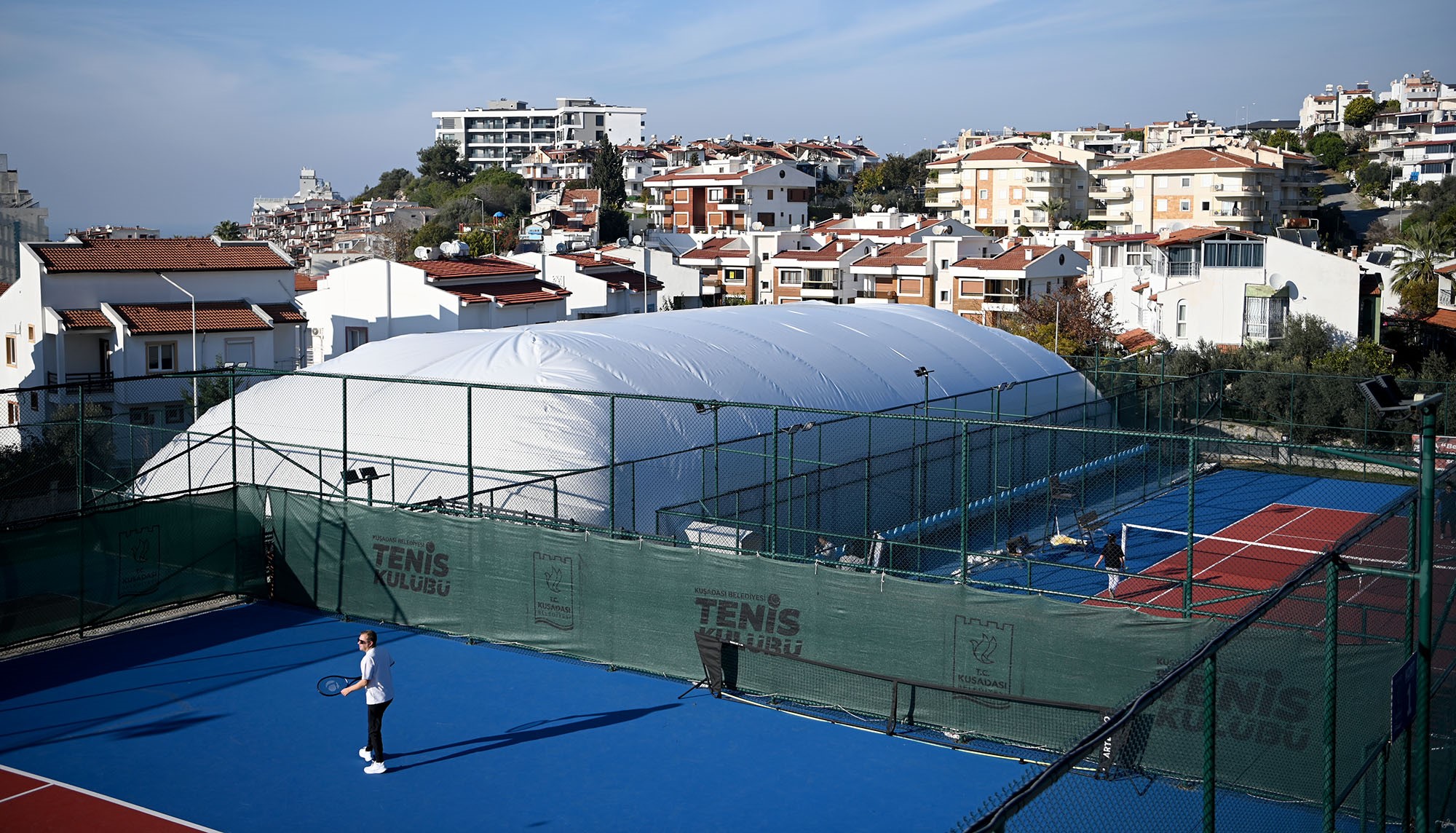 Kuşadası Tenis Kulübü'nde 'Balon Kort' Yapımı Tamamlandı (4)