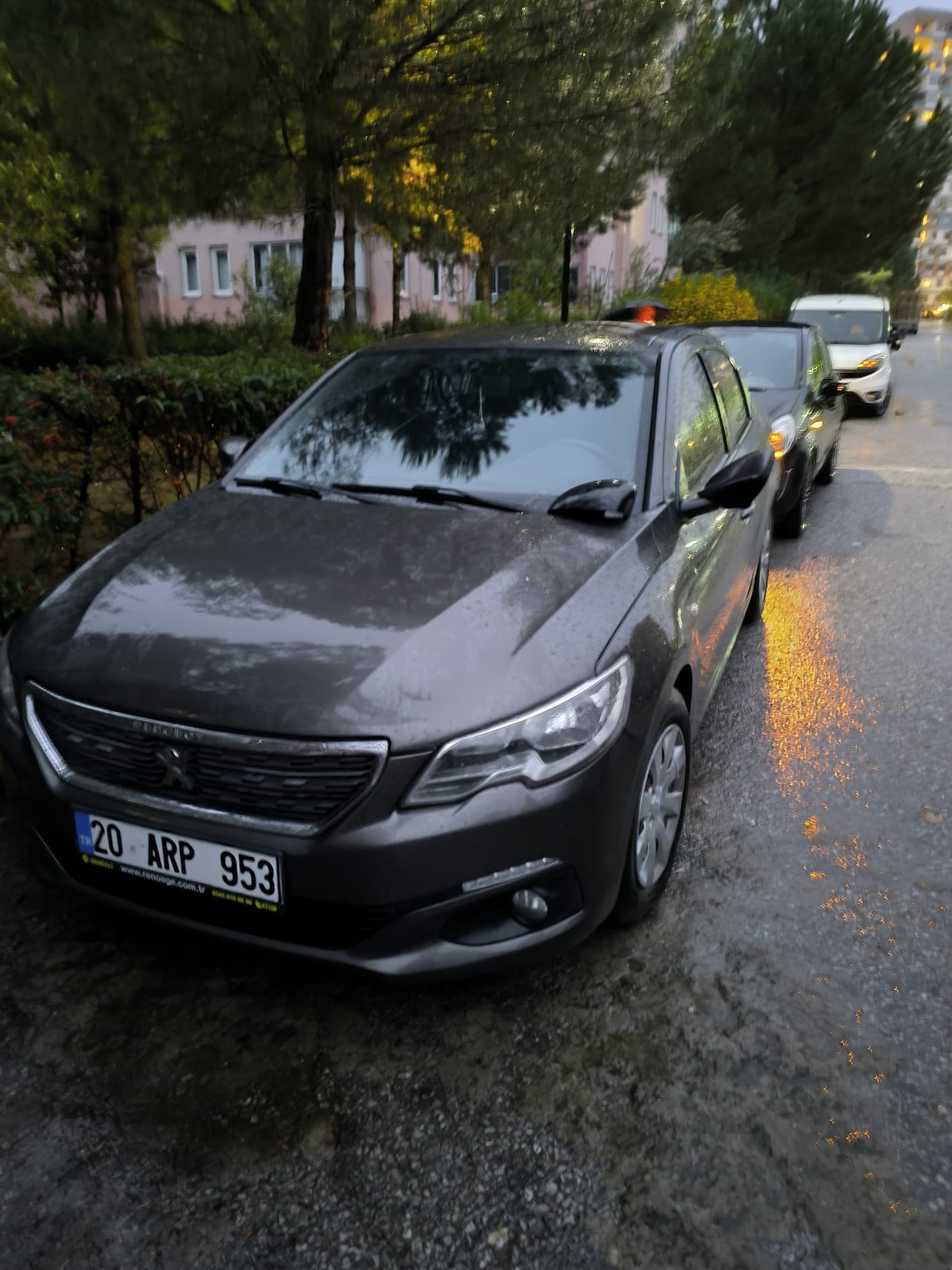 Mahallenin Kabusu Olan Avukat 40 Arabayı Parçaladı (3)