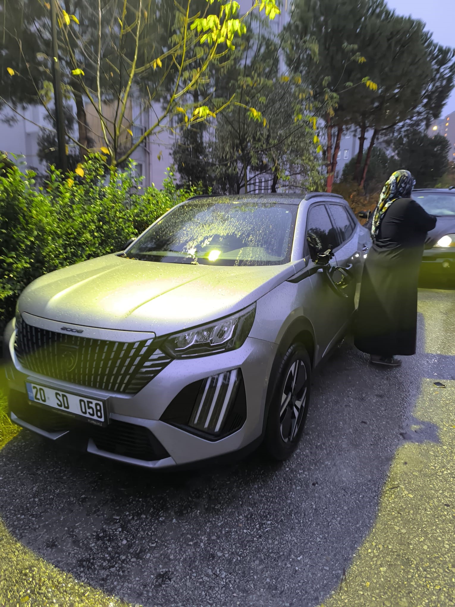 Mahallenin Kabusu Olan Avukat 40 Arabayı Parçaladı (4)