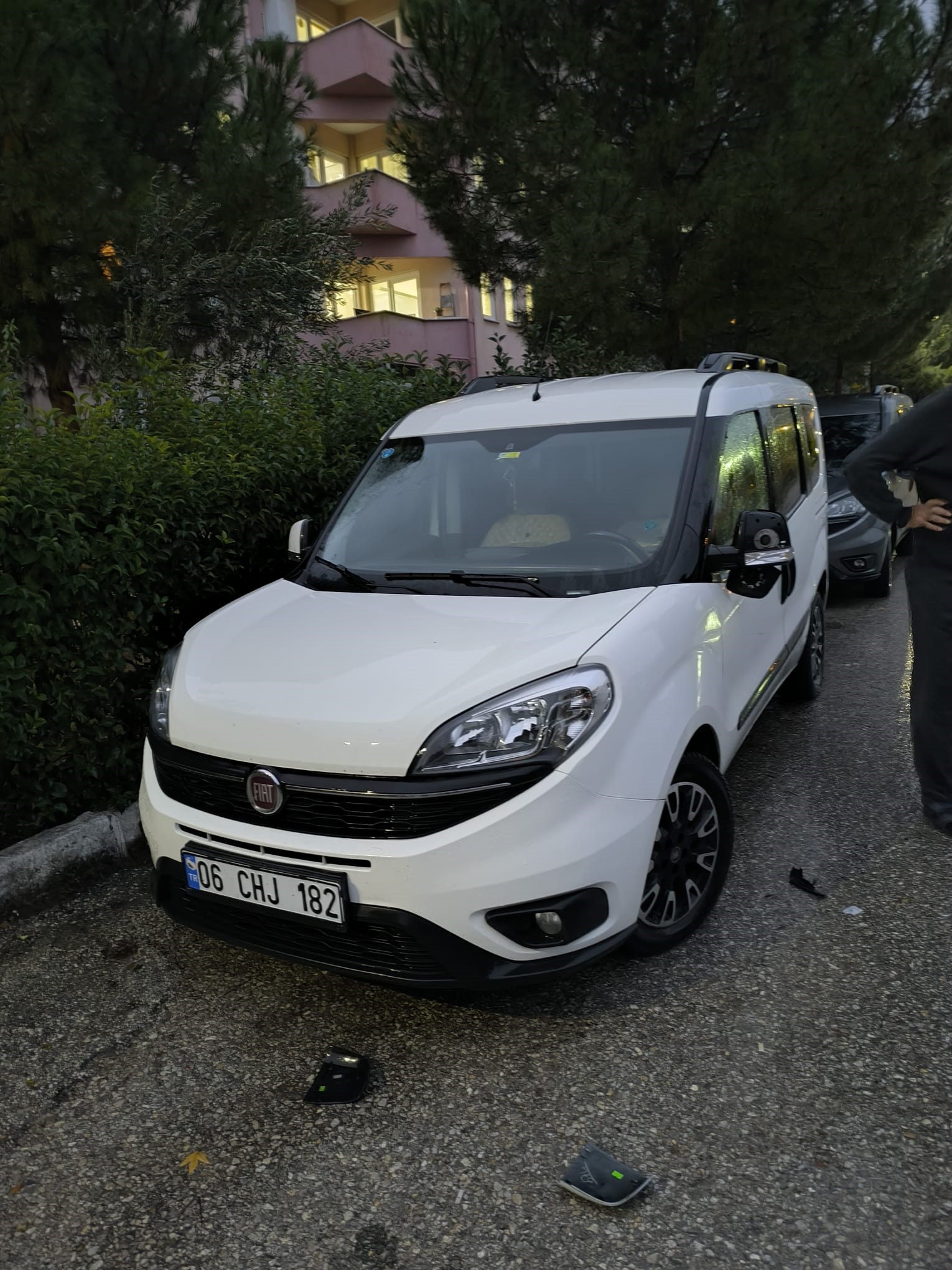 Mahallenin Kabusu Olan Avukat 40 Arabayı Parçaladı (6)