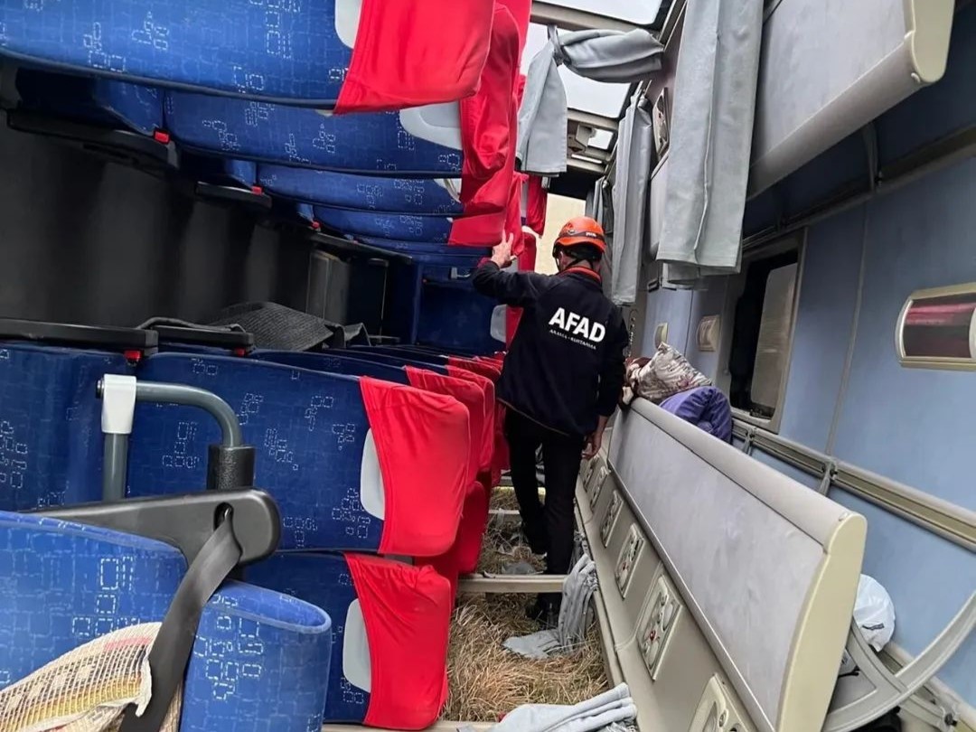 Midibüs Devrildi (3)