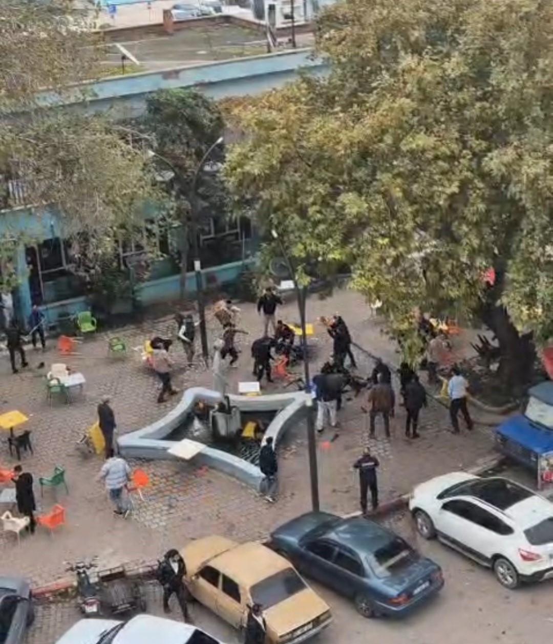 Ortalık Fena Karıştı, Birbirlerine Girdiler (2)