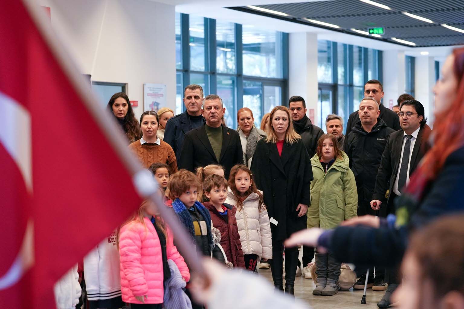 Özgür Özel, Ferdi Zeyrek'in Ikiz Kızlarını Da Okula Götürdü (7)
