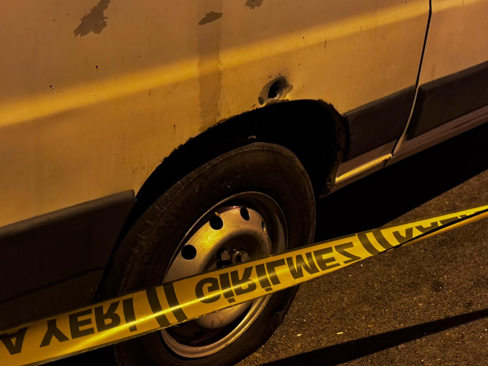 Park Halindeki Minibüse Kurşun Yağmuru (6)