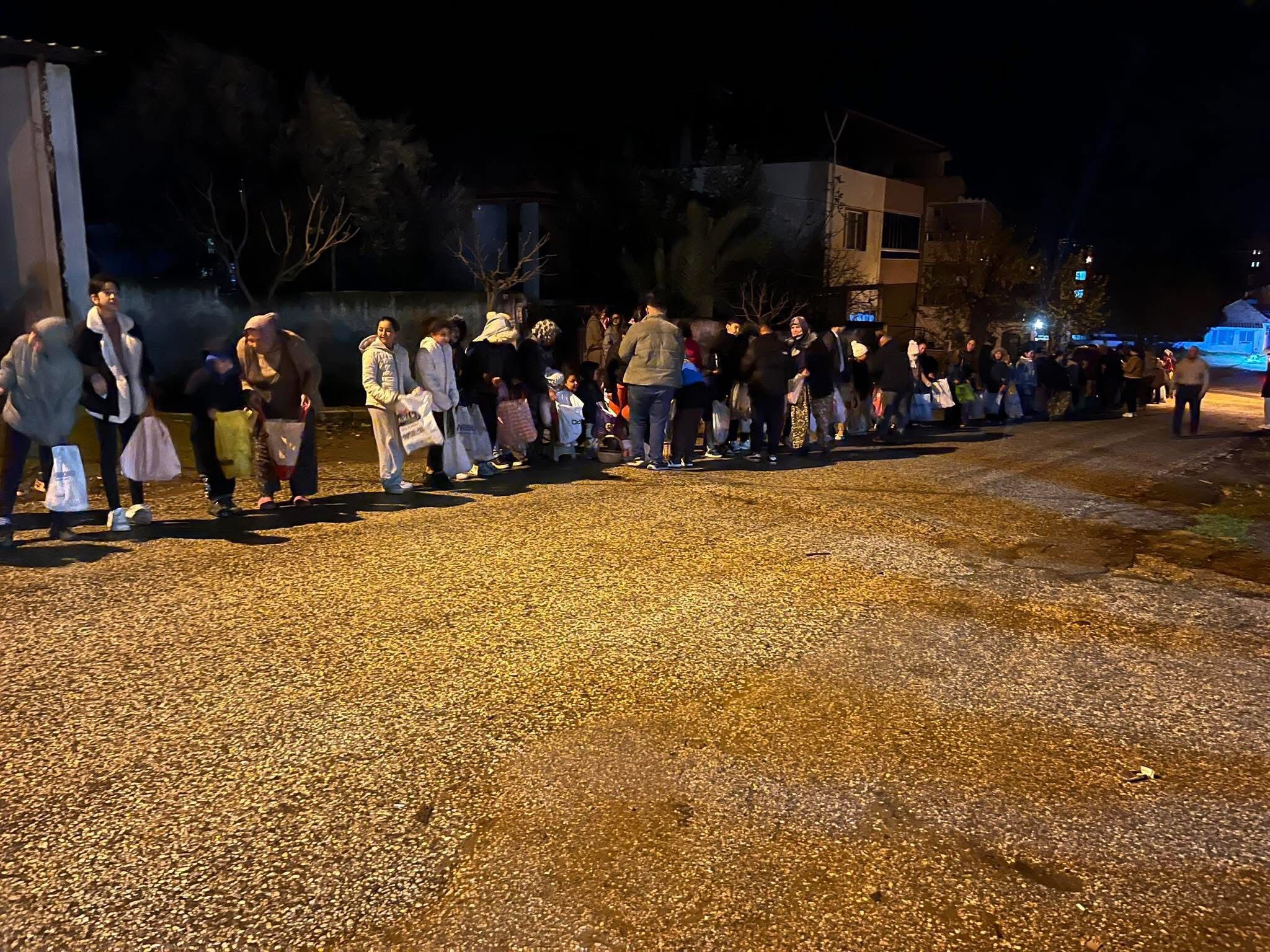 Sabah Namazının Ardından Çocuklar Sevindiriliyor