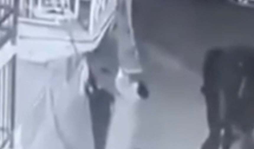 Saniyeler Içinde Halıyı Götürdü (1)