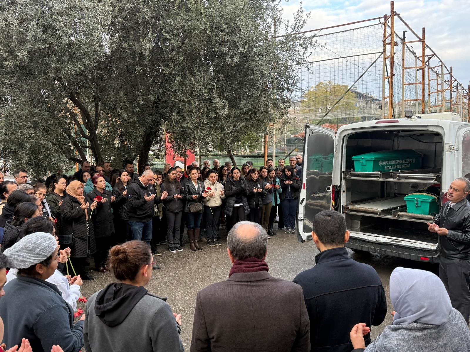 Sevilen Doktor Ameliyat Yaptığı Sırada Can Verdi (4)