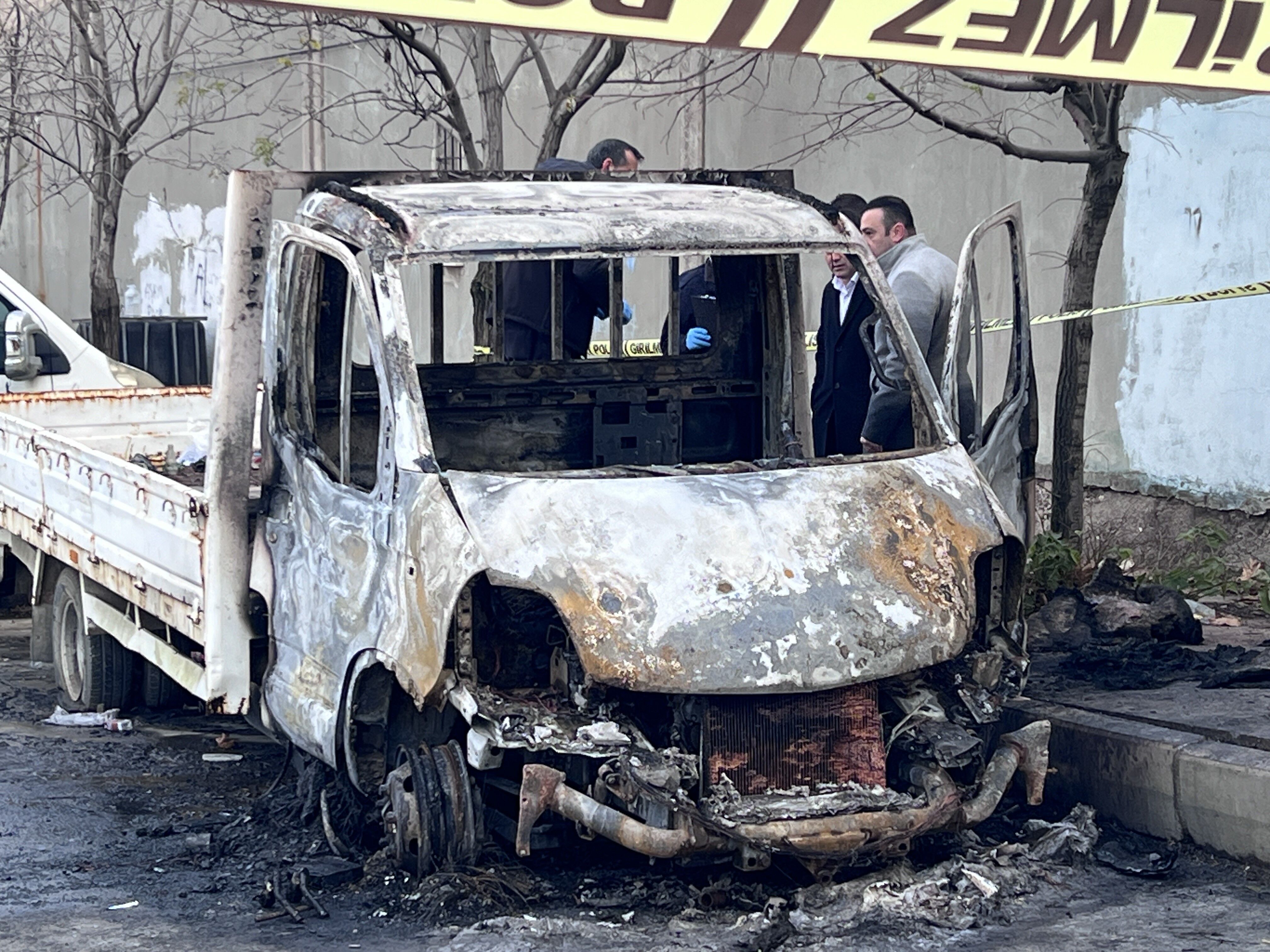 Soğuktan Korunmak Için Girdiği Araçta Yanarak Can Verdi (3)