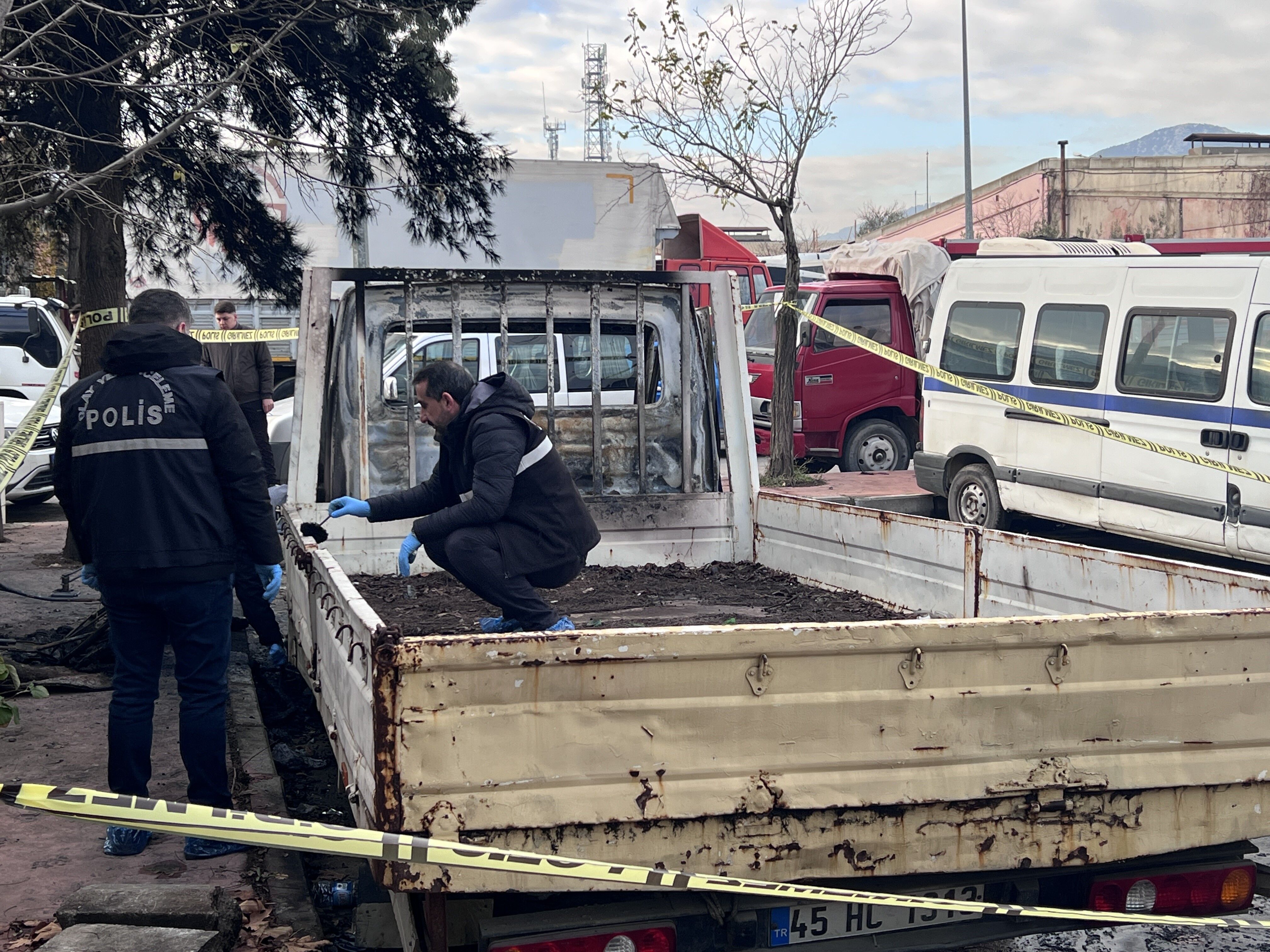Soğuktan Korunmak Için Girdiği Araçta Yanarak Can Verdi (5)
