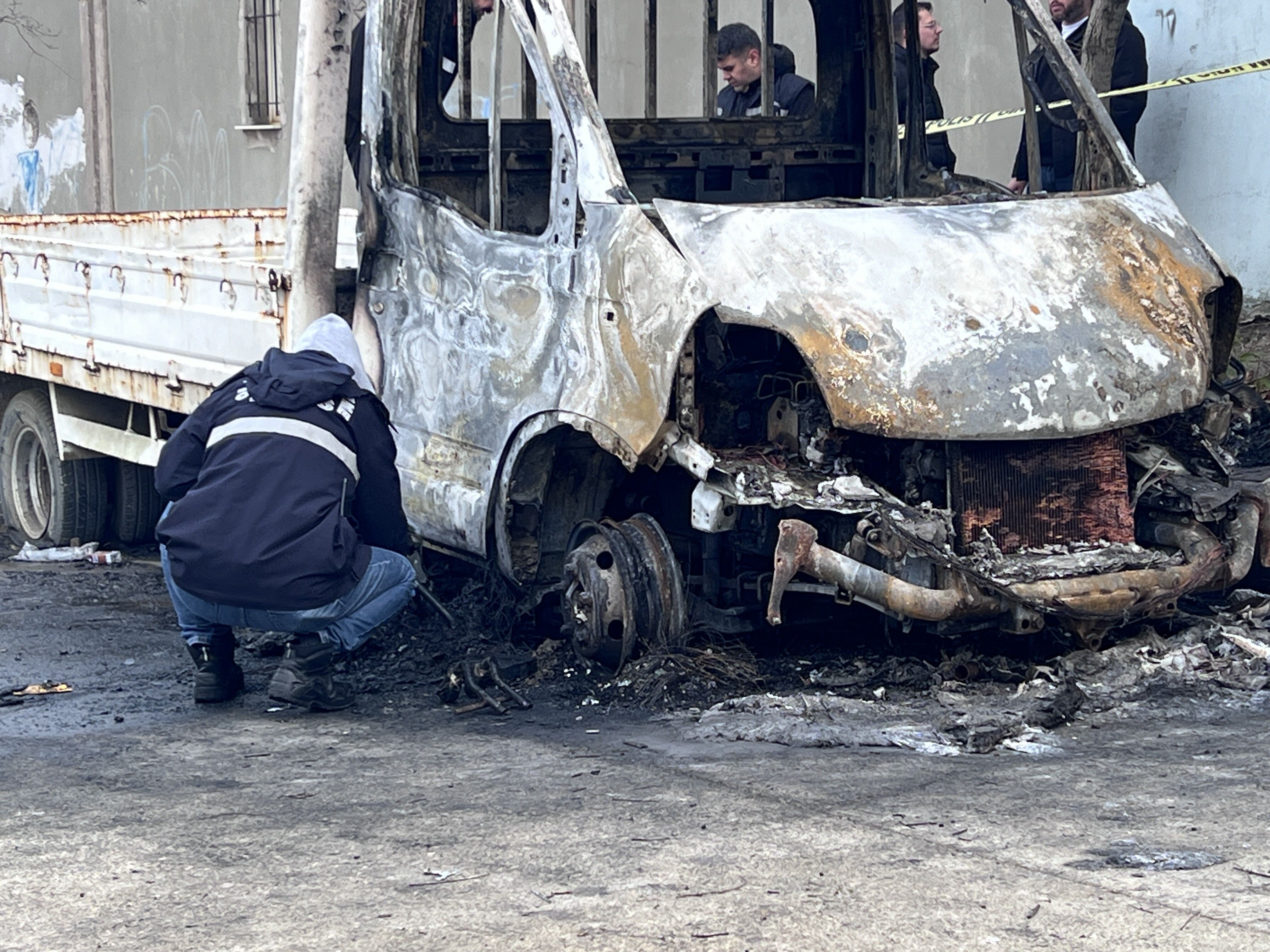 Soğuktan Korunmak Için Girdiği Araçta Yanarak Can Verdi (6)