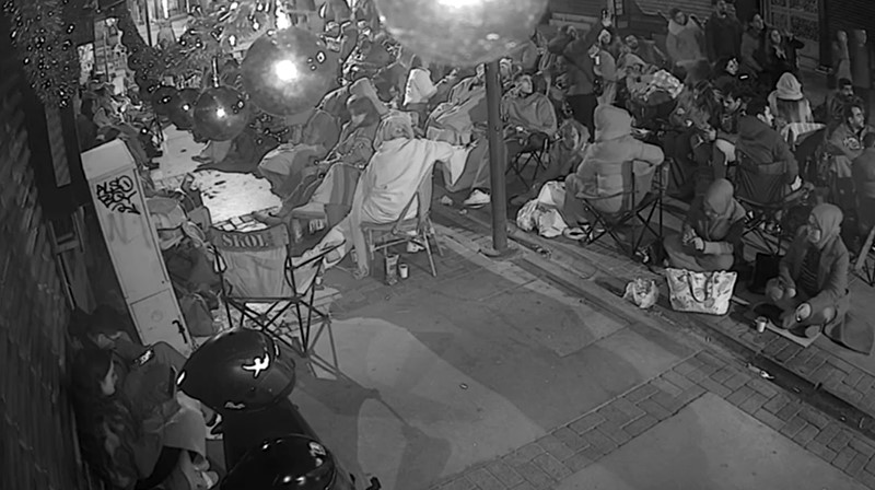 Sokağa Kamp Kurdular, Dükkan Açılsın Diye Beklediler (3)