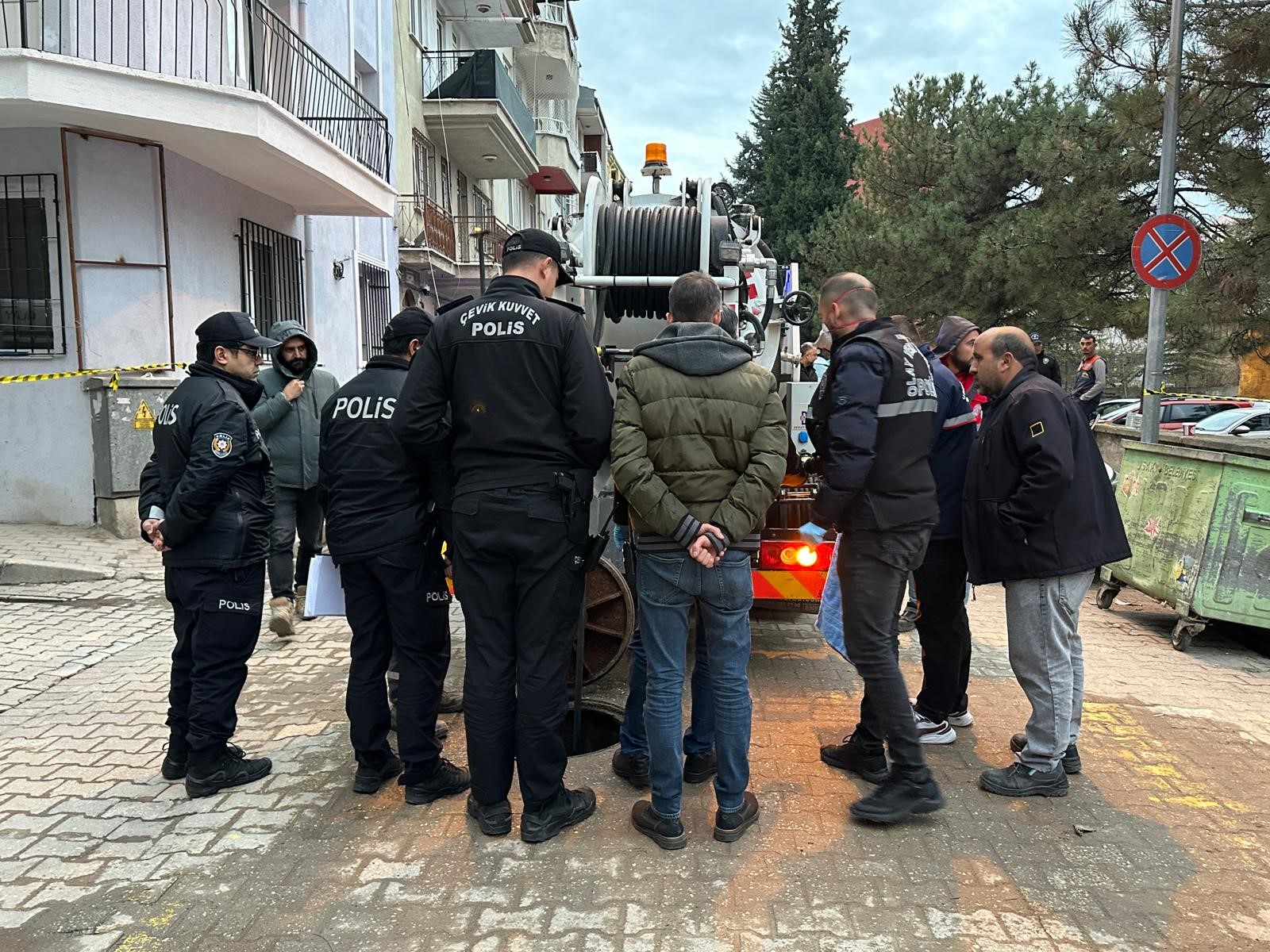 Tıkanan Kanalizasyondan Bebek Cesedi Çıktı (2)