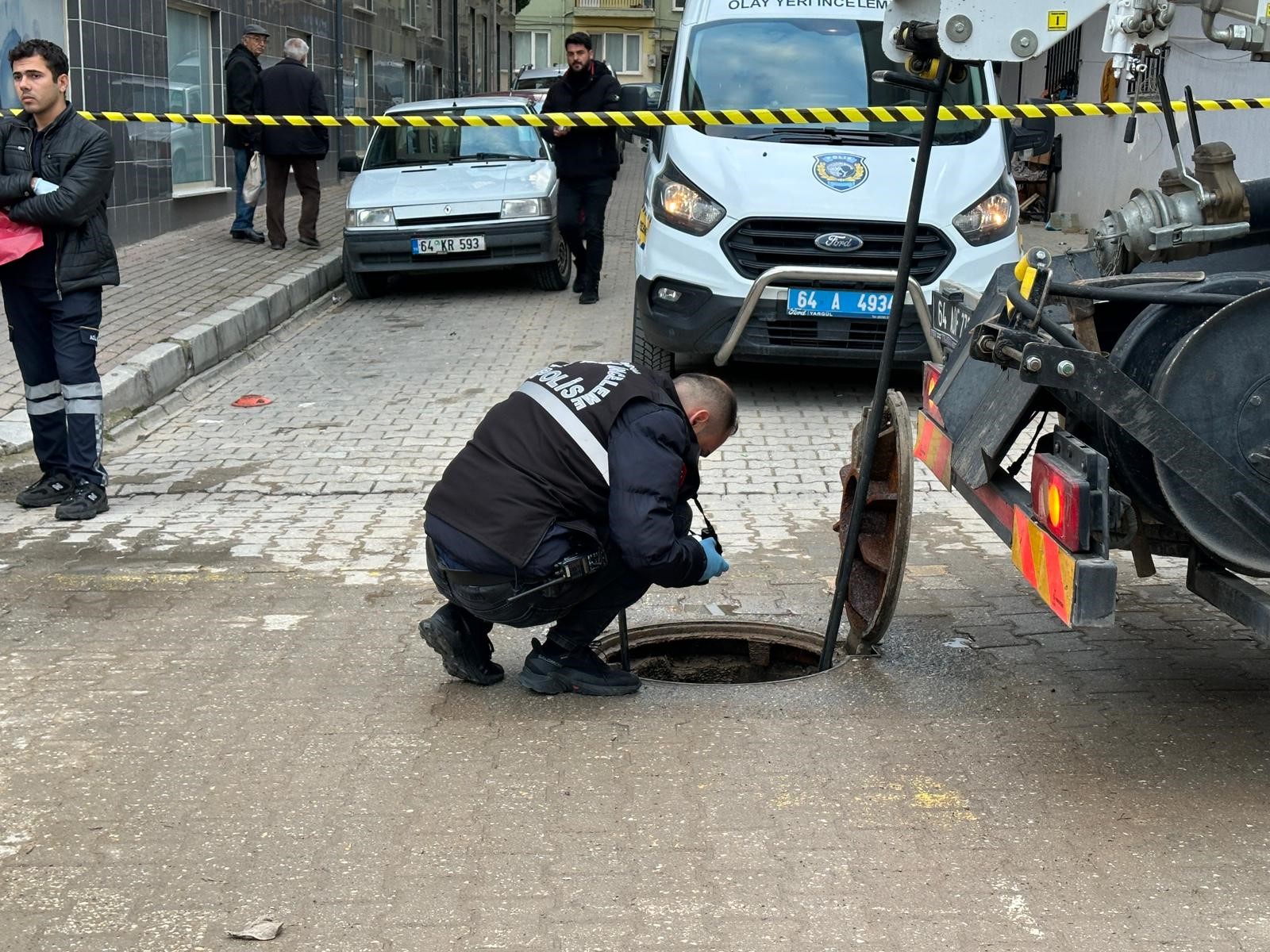 Tıkanan Kanalizasyondan Bebek Cesedi Çıktı (8)