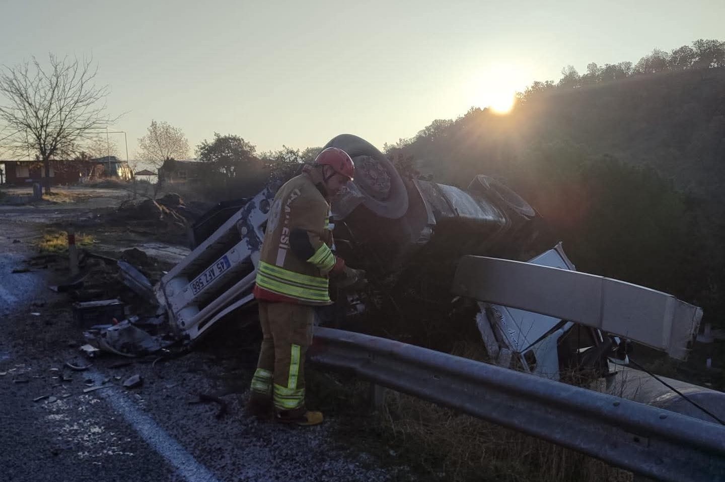 Tır Kontrolden Çıktı (2)