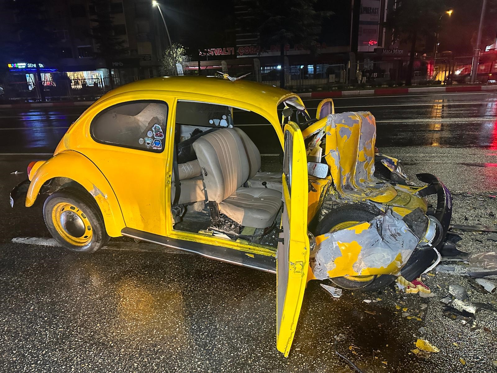 Ünlü Sanatçının Orkestrasını Taşıyan Otobüs Kaza Yaptı, Ortalık Savaş Alanına Döndü (3)