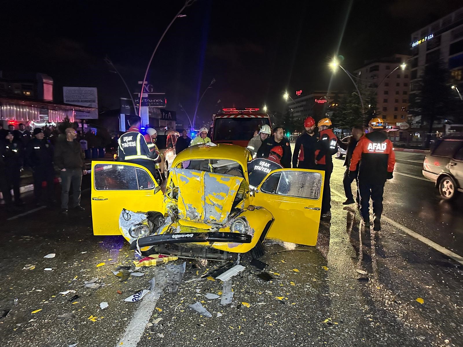 Ünlü Sanatçının Orkestrasını Taşıyan Otobüs Kaza Yaptı, Ortalık Savaş Alanına Döndü (4)