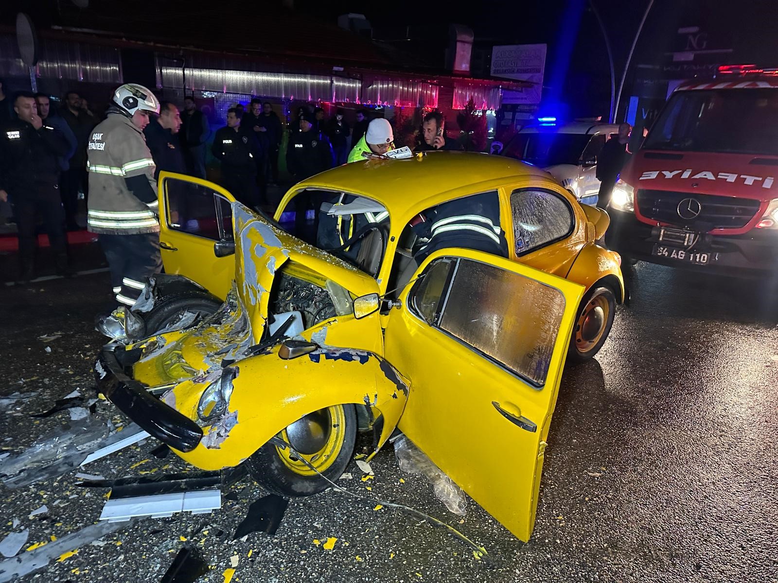 Ünlü Sanatçının Orkestrasını Taşıyan Otobüs Kaza Yaptı, Ortalık Savaş Alanına Döndü (5)