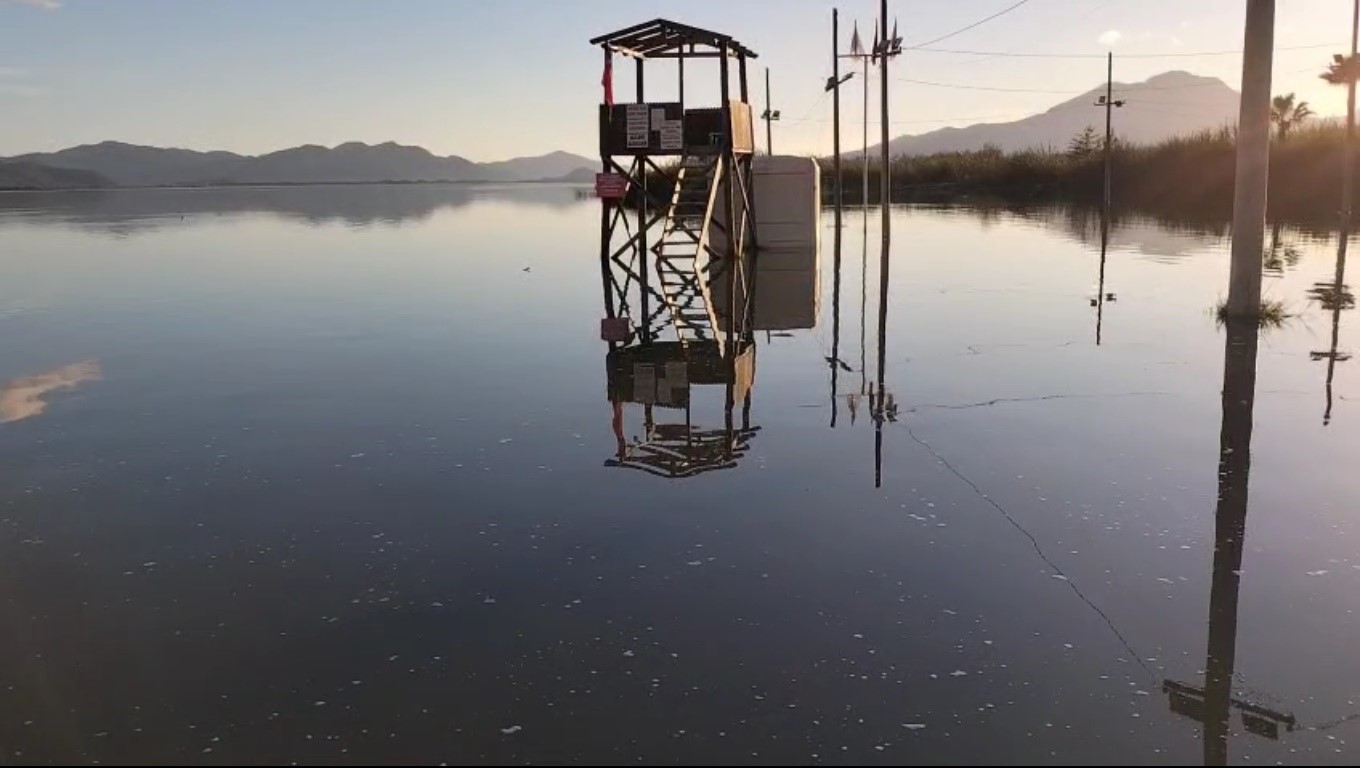 Yağışlar Nedeniyle Göl Taştı (6)