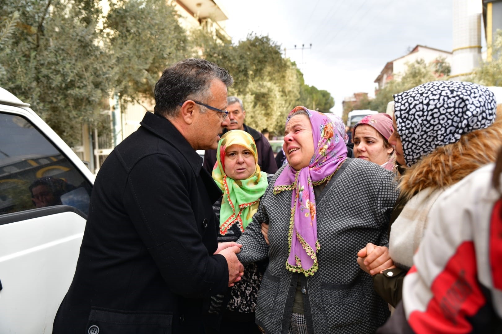 Yakınları 3 Çocuk Annesi Kadını Gözyaşlarıyla Uğurladı (7)